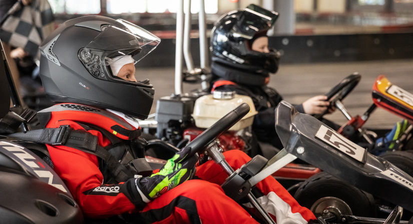 Все карты оборудованы дугами
и четырехточечными ремнями безопасности